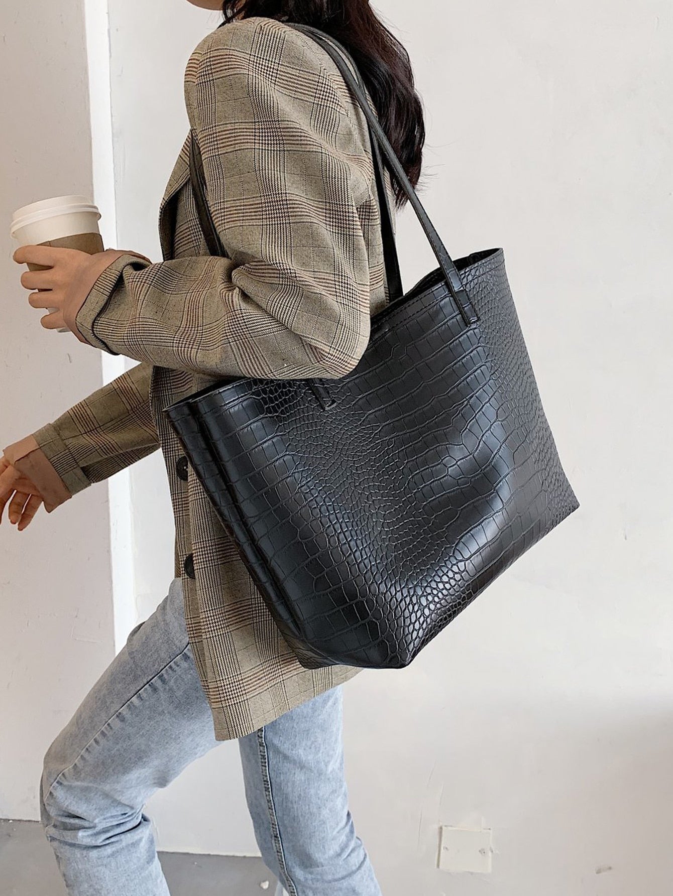 Tote bag with crocodile embossing, large capacity