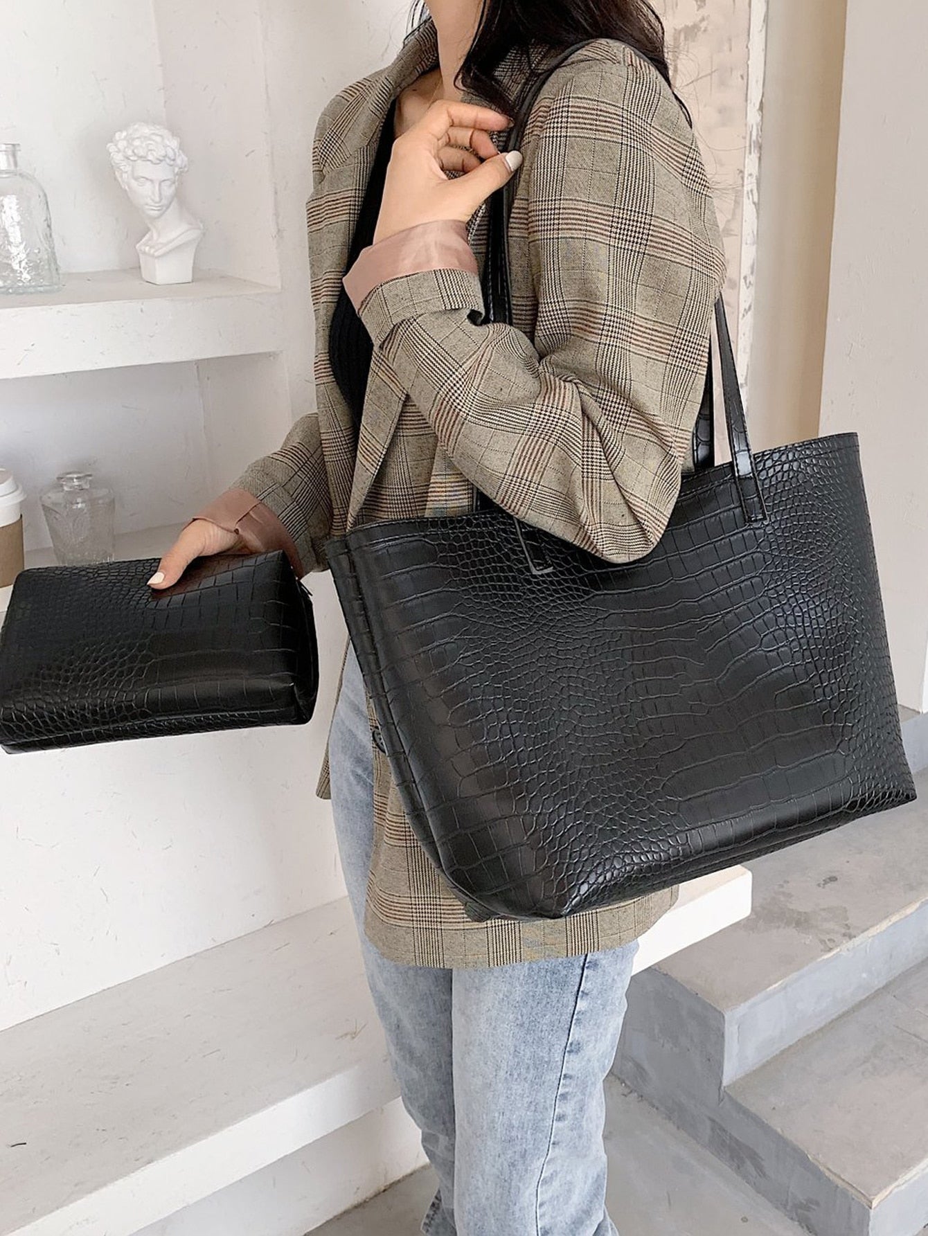 Tote bag with crocodile embossing, large capacity