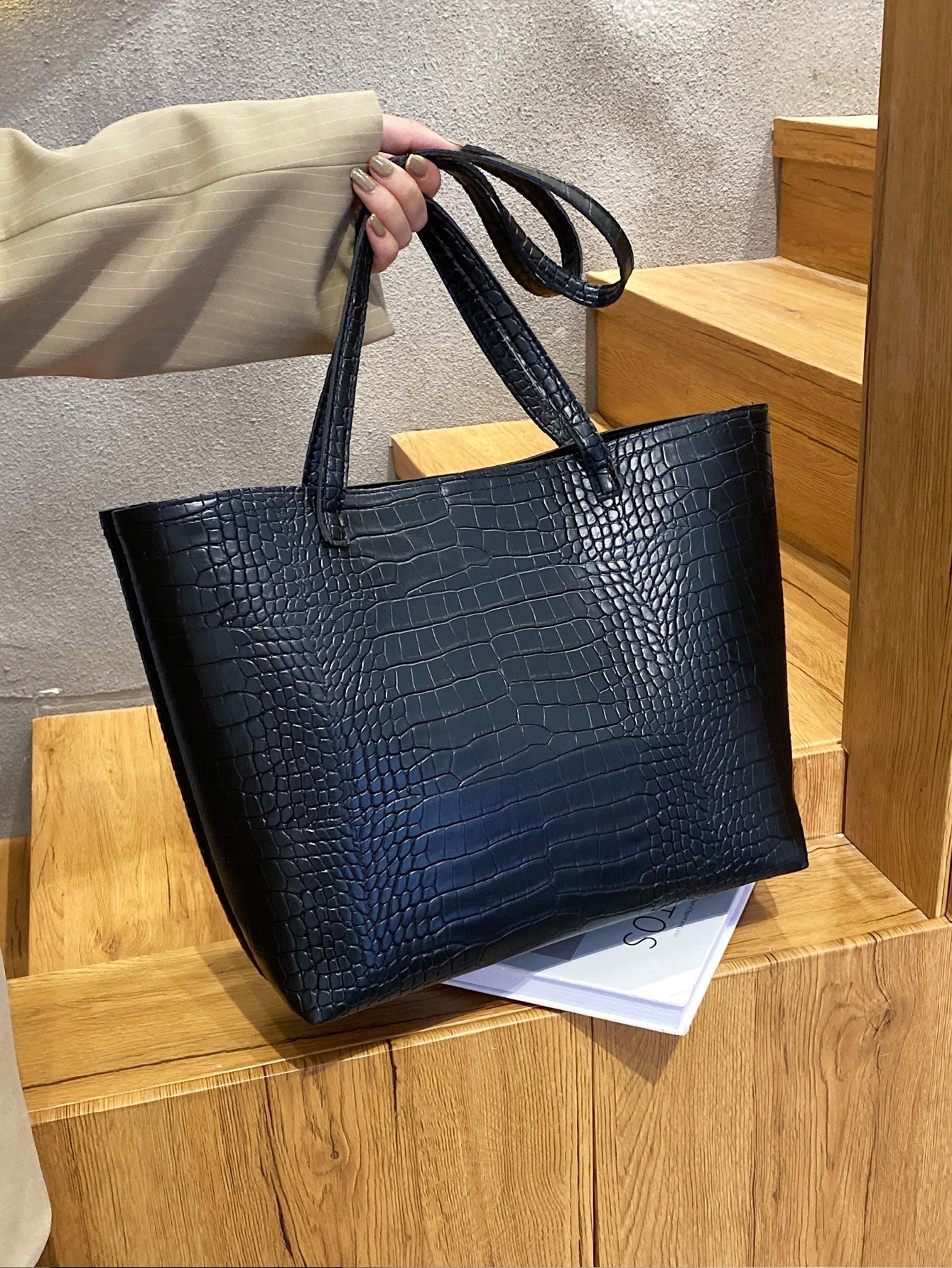 Tote bag with crocodile embossing, large capacity