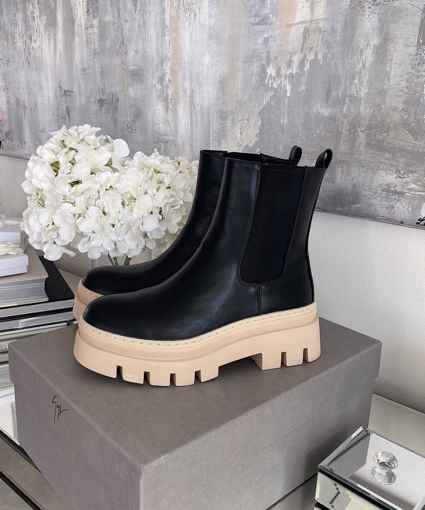 Chelsea Boots Nora Short Schwarz Beige